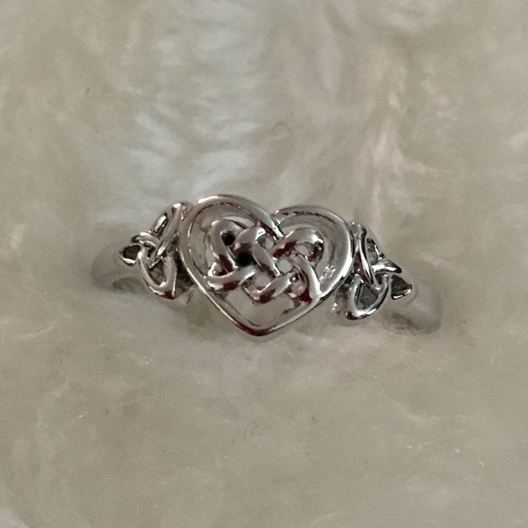 Heart Celtic Knot Ring - Picture 3 of 10